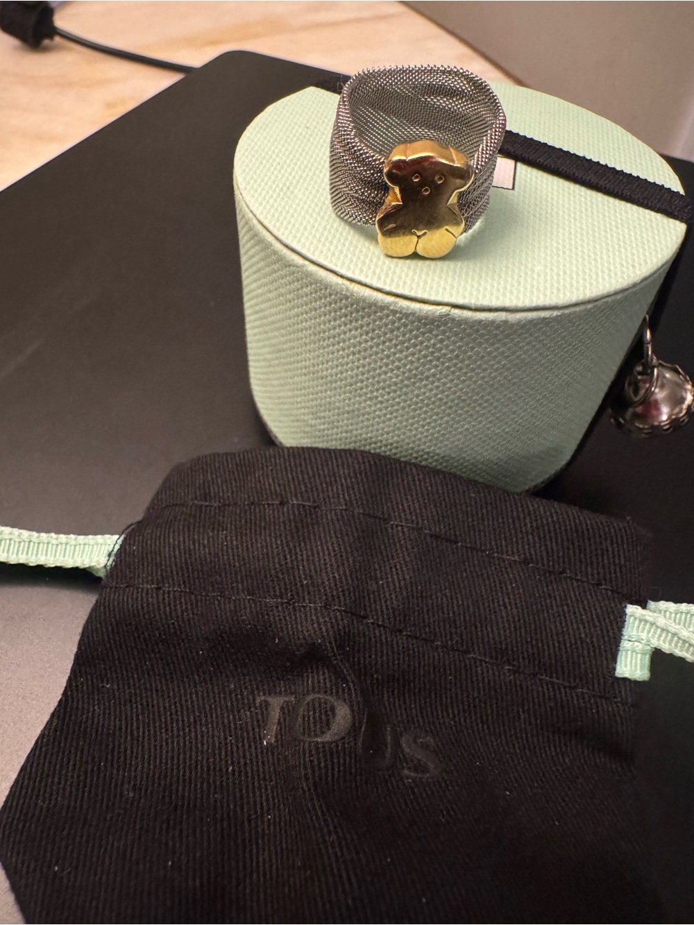 TOUS 18k Gold Ring with Mesh Ribbon Band - Picture 7 of 12